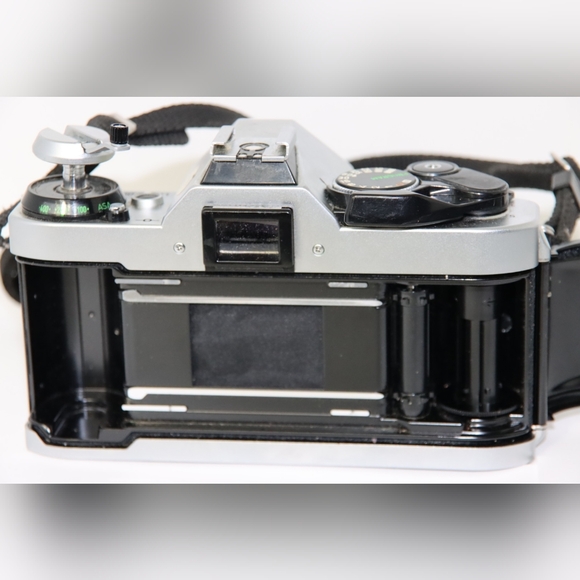 Canon AE-1 ProgramCamera Set - Picture 6 of 14